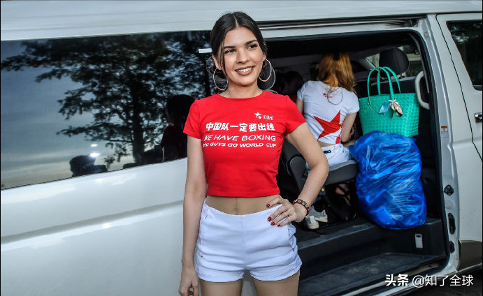 菲律宾美女精致的面容、凹凸的身材，还有一个人们都喜欢的优点