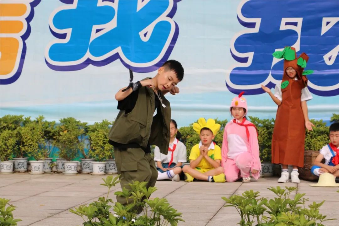 不负耕耘 拥抱收获｜记实小外国语学校满天星中队升旗仪式班级展示