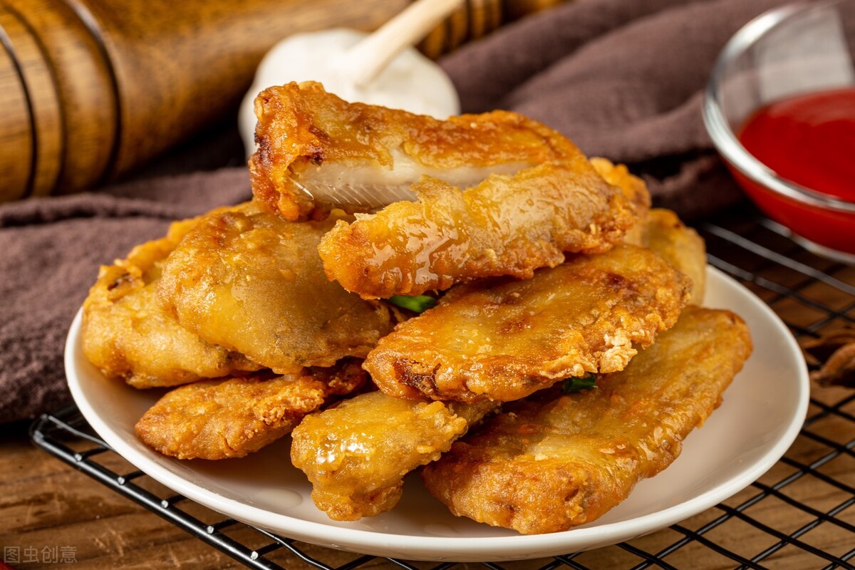 如何炸带鱼(油炸带鱼千万别裹面粉,这样炸出来的更加鲜香味美!