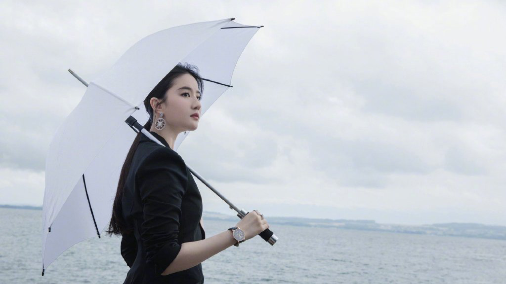 刘亦菲：酷美西装，国色天香