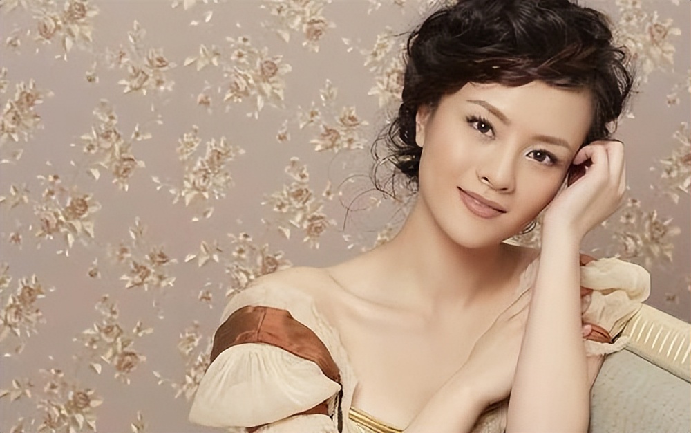 刘孜：28岁嫁地产大亨，34岁才做妈妈，生活过得有滋有味