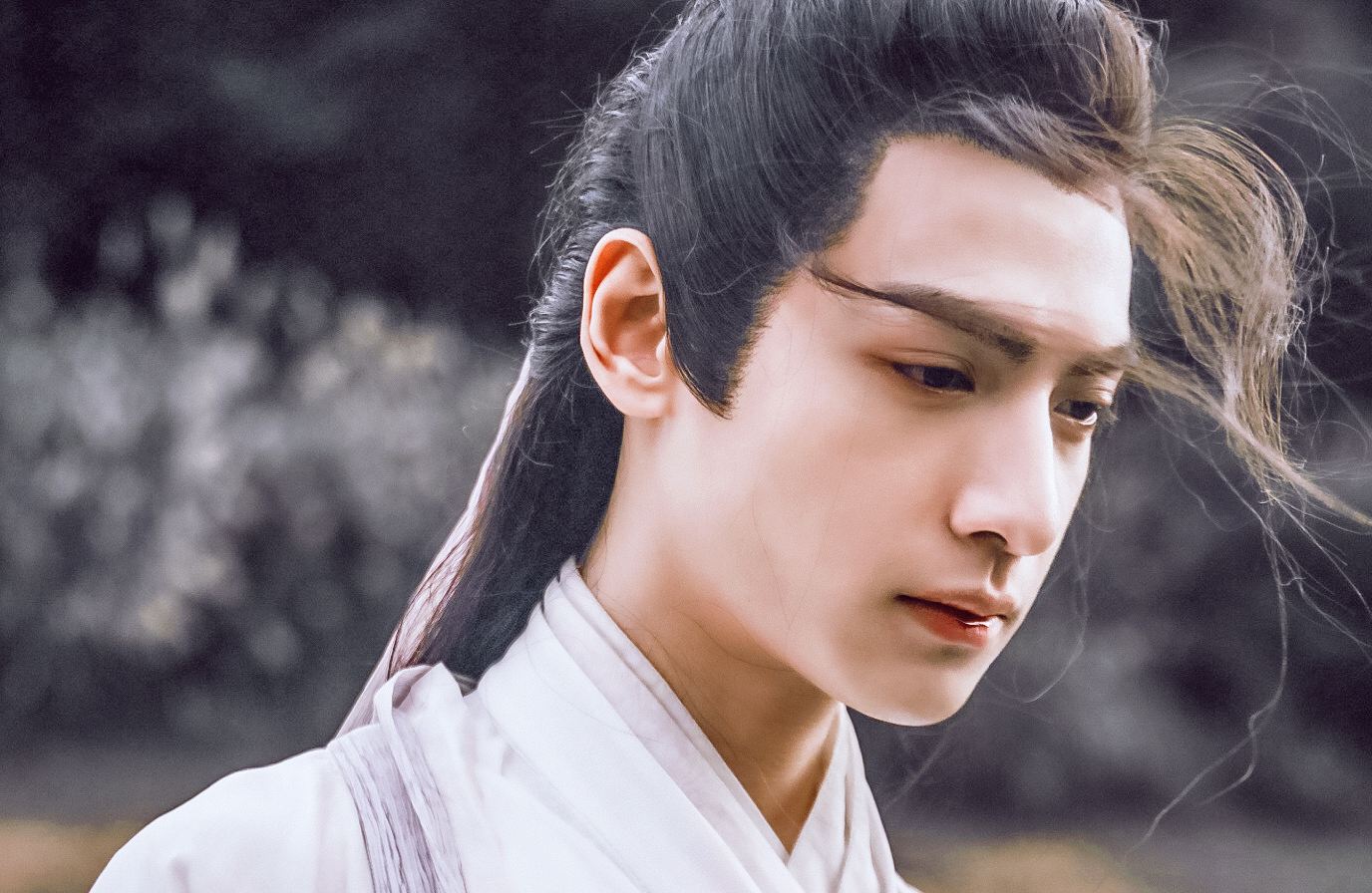 瘦到病态、整容成瘾，痴迷于少女人设，内娱的畸形审美太可怕