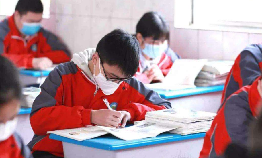 双减已实行一个学期，公立和私立学校有哪些差距？学生该如何选择