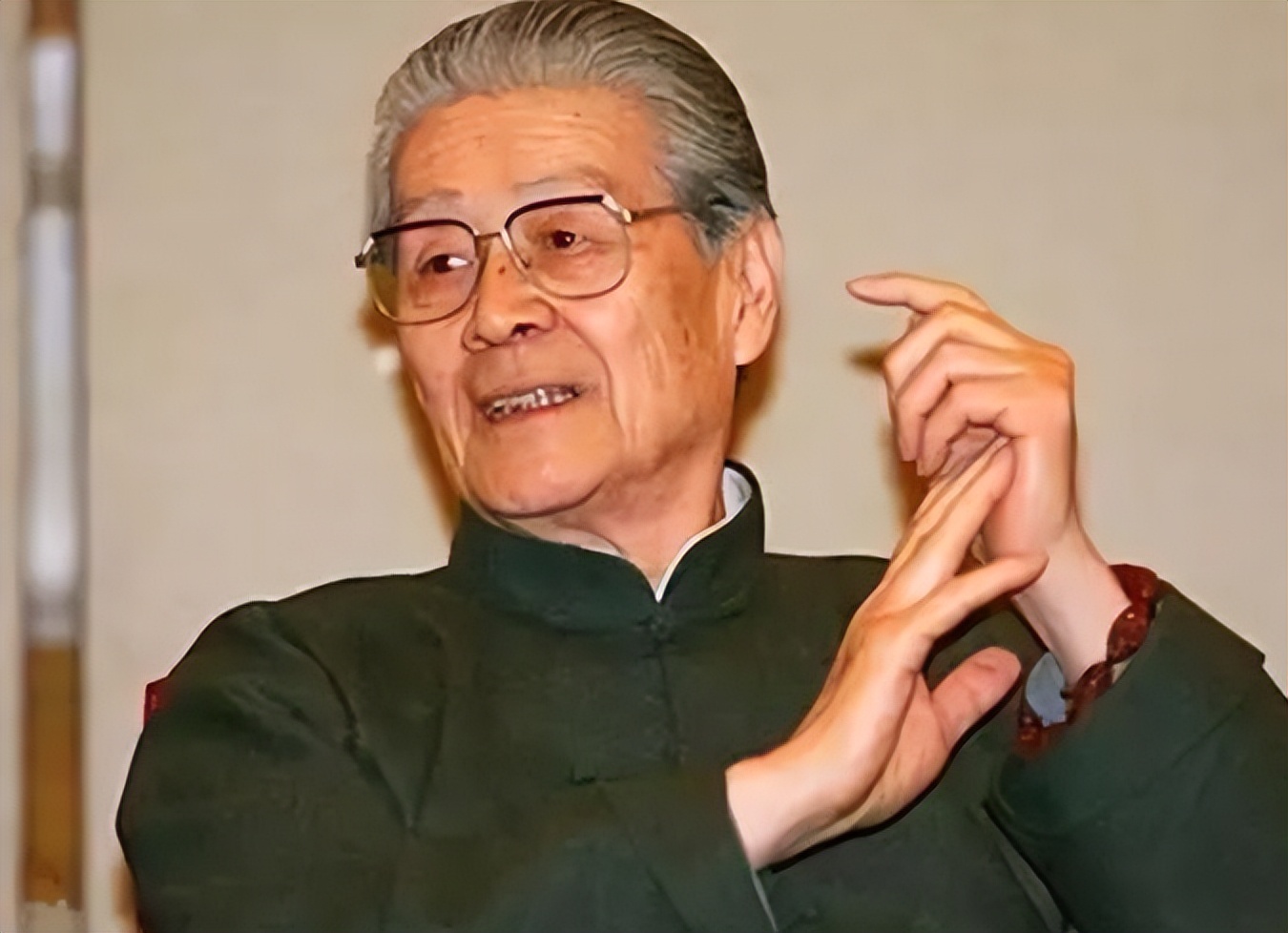心灵感应！蓝天野去世前，张凯丽突感不适，二人曾合作《渴望》
