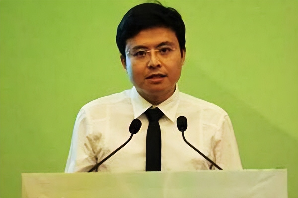 少年高考作文登人民日报！青年曝光“地沟油”！中年任阿里高层