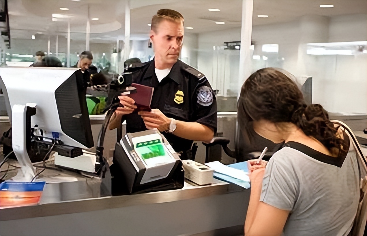 “空气香甜女”杨舒平：被美国驱逐遭韩国拒绝，回国更没企业接纳