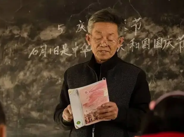 教师行业迎来整改，“严抓”举措已提升日程，老教师恐面临大危机