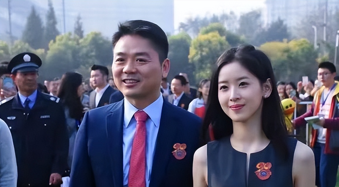 章泽天，嫁给刘强东7年，她的聪明让人刮目相看