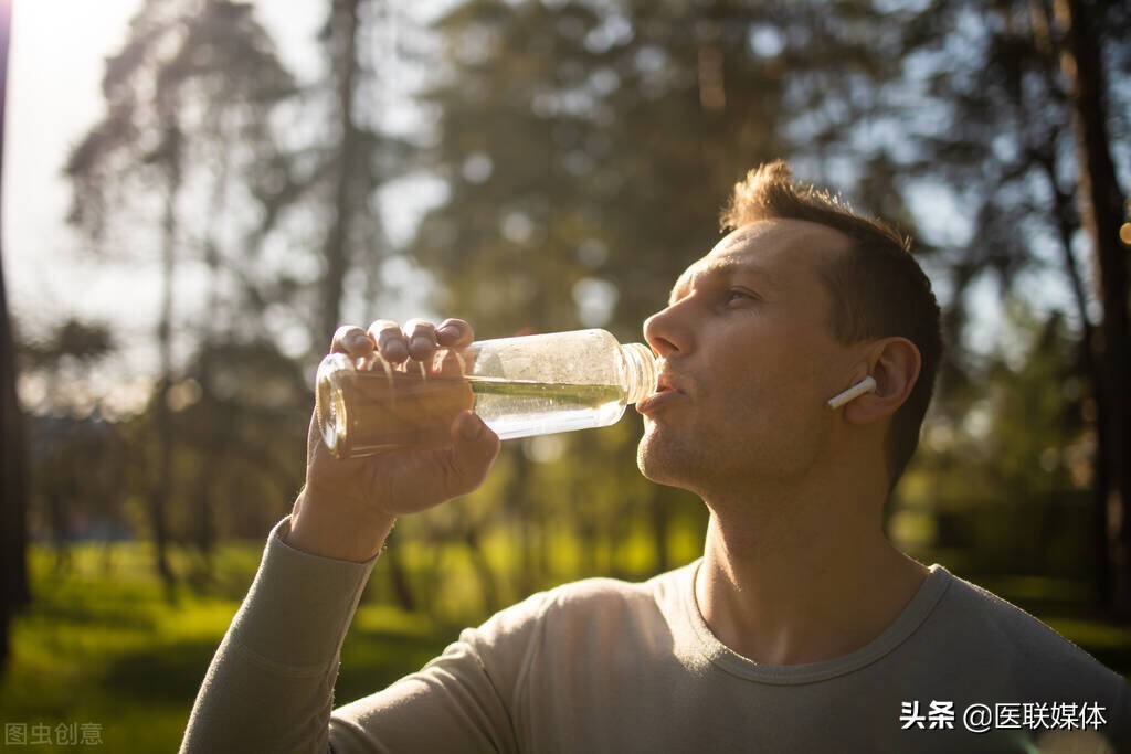 喝水對身體沒壞處？ 心衰患者喝太多水會有哪些影響？