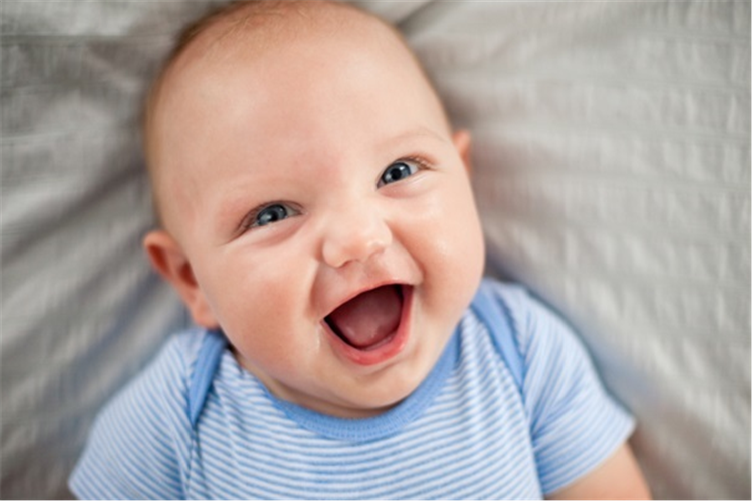 九个月宝宝发育指标（婴儿认知发育里程碑：满足这4个标准的宝宝，具备了高智商的潜质）