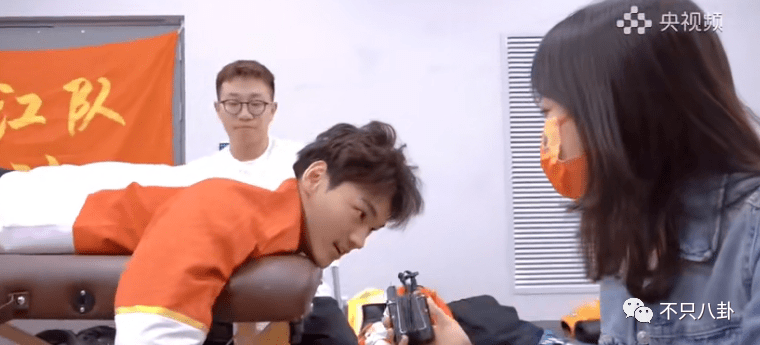 美女记者x世界冠军！王冰冰徐嘉余恋爱了？