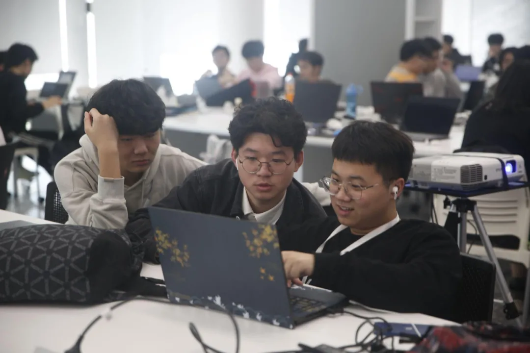 理工人的浪漫!这些温肯儿创作校园相关应用程序向办学十周年献礼