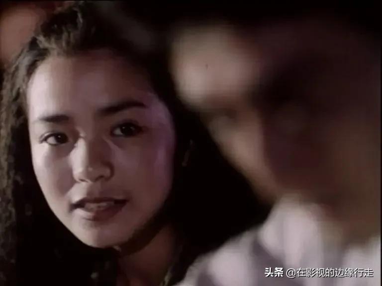 《摇滚青年》，其实是一个跳霹雳舞的青年，不过他的态度很摇滚