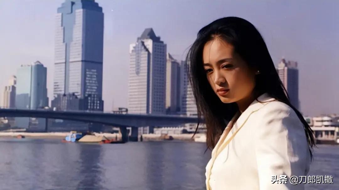 年轻时貌美如花，如今成了“村花”的代言人的九位女星