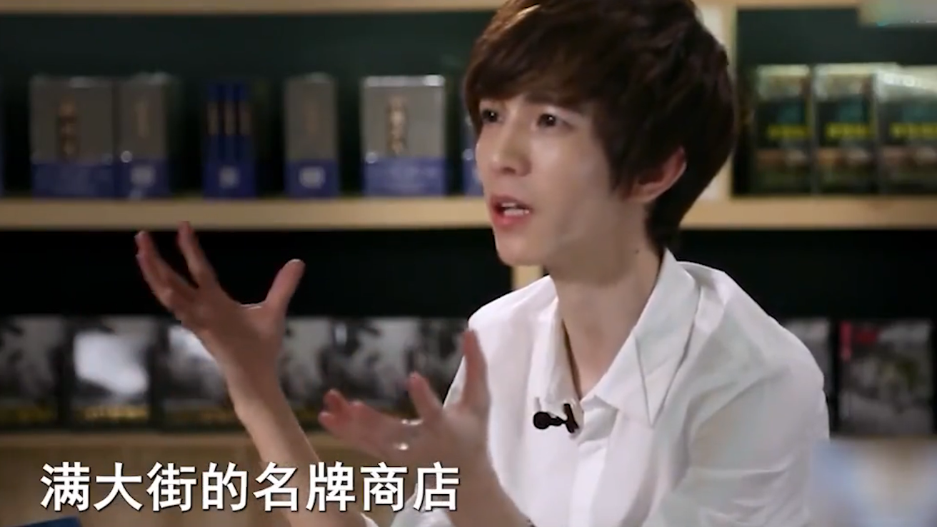 富商作家郭敬明：被称现实主义批判家，与北大教授起冲突愤然离席