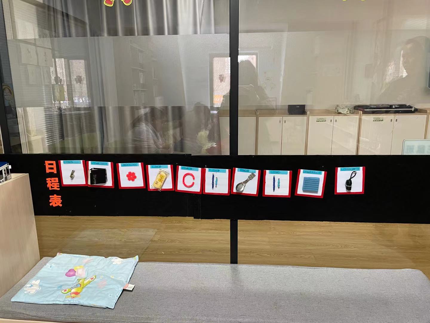 一位盲童指导老师的十六年：捡过刚满月的弃婴，培训盲人工作，也见证外国家庭收养故事