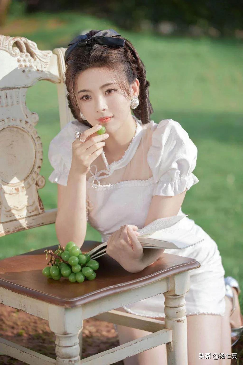 杨超越走红后就是不一样，每组造型都有“看点”，美成时尚模板