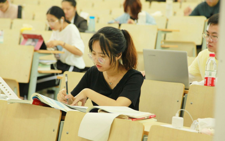 “考研400分”和“高考上985”，哪个学生更厉害？答案显而易见