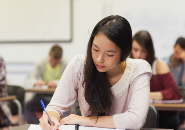 北大学生跑到武汉大学读研，网友不能理解，其实这才是聪明的选择