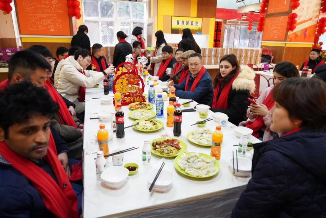 暖心从不缺席，寒假里的重大校园温暖如春