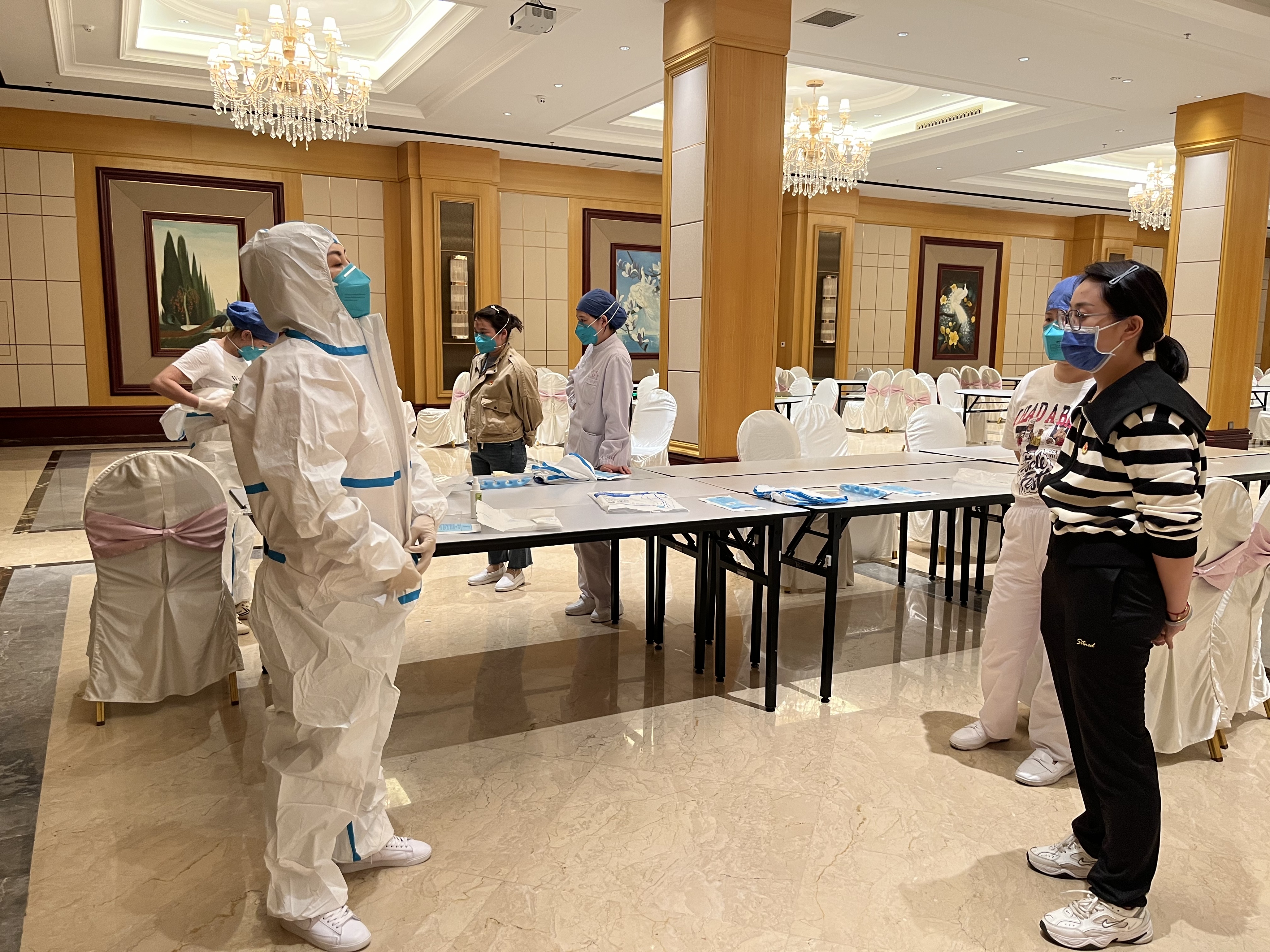 江西省人民医院援高安核酸采样队迅速进入战斗状态