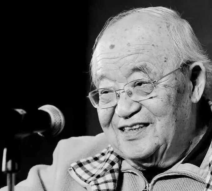 昨晚，《难忘今宵》作者乔羽去世！媒体说，他带走两代国人记忆