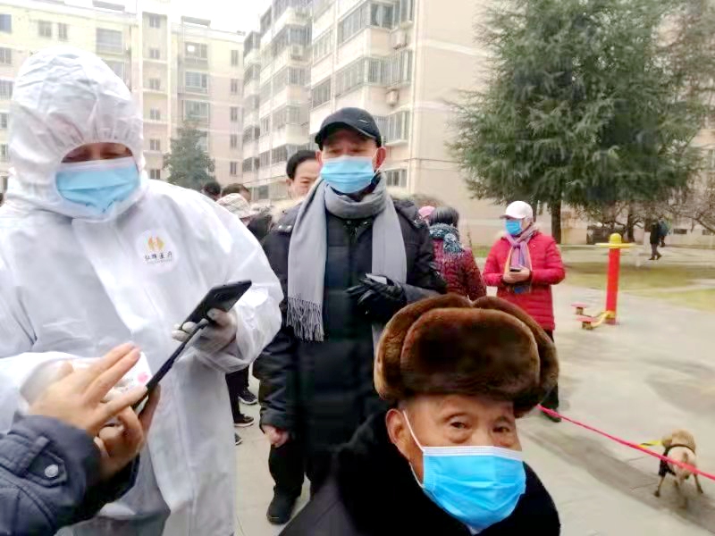 宝鸡市渭滨区法院党组书记、院长张向宏院长深入社区督导检查疫情防控工作