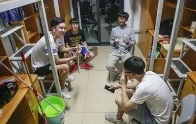 大学生“租房”成了常态，高年级学生说出真相，并不是因为钱多