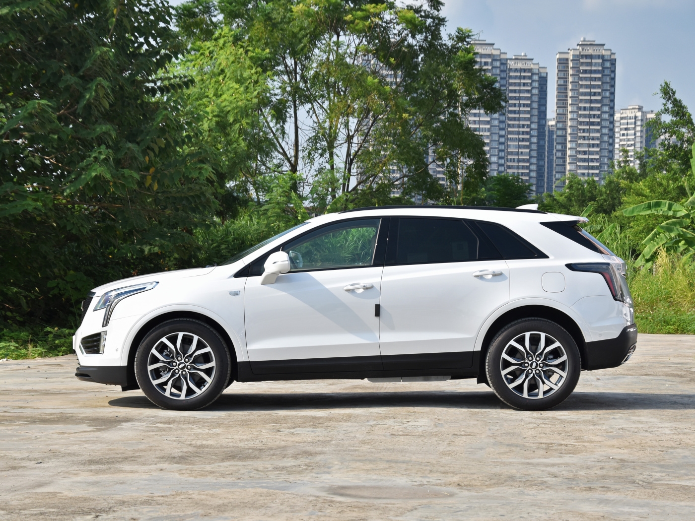 0t 48v 9at,凯迪拉克xt5被揽胜极光l力压,越野性能也更强