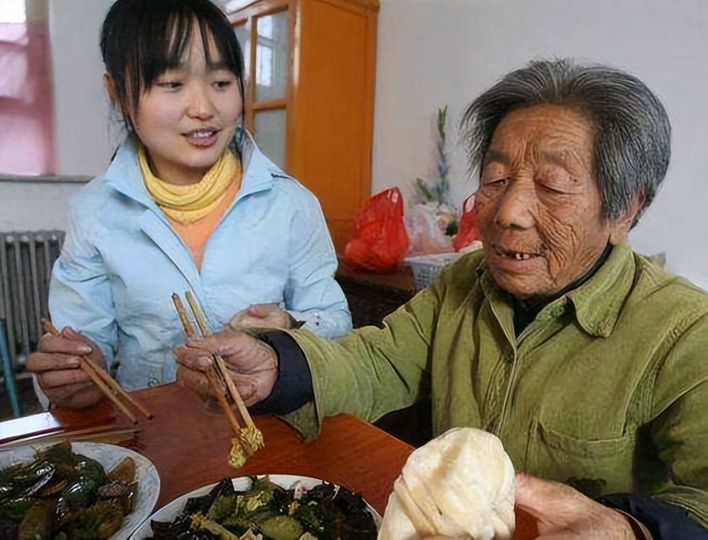 为啥老一辈人因为穷经常吃咸菜，却很少高血压、癌症？告诉你真相