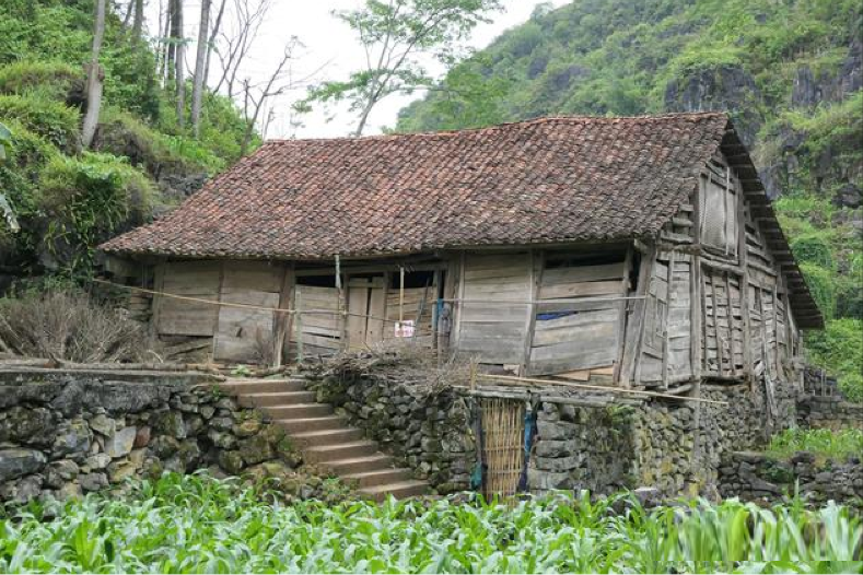 16岁考入985大学，终身研究一个数学公式，如今每个月领400元低保