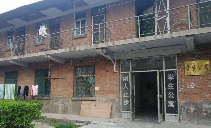 全国最寒碜大学宿舍排名，上学堪比荒野求生，部分照片易引起不适