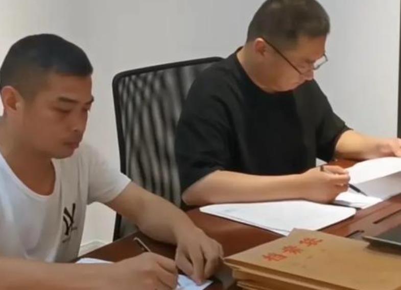 姚家男儿更新动态，晒街景感叹时光飞逝，网友力挺许姚田是一家人