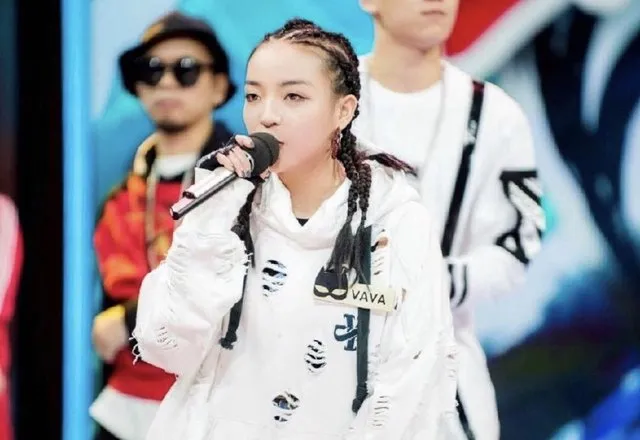 为什么如今VAVA说自己是中国第一女rapper,会有那么多人反对?