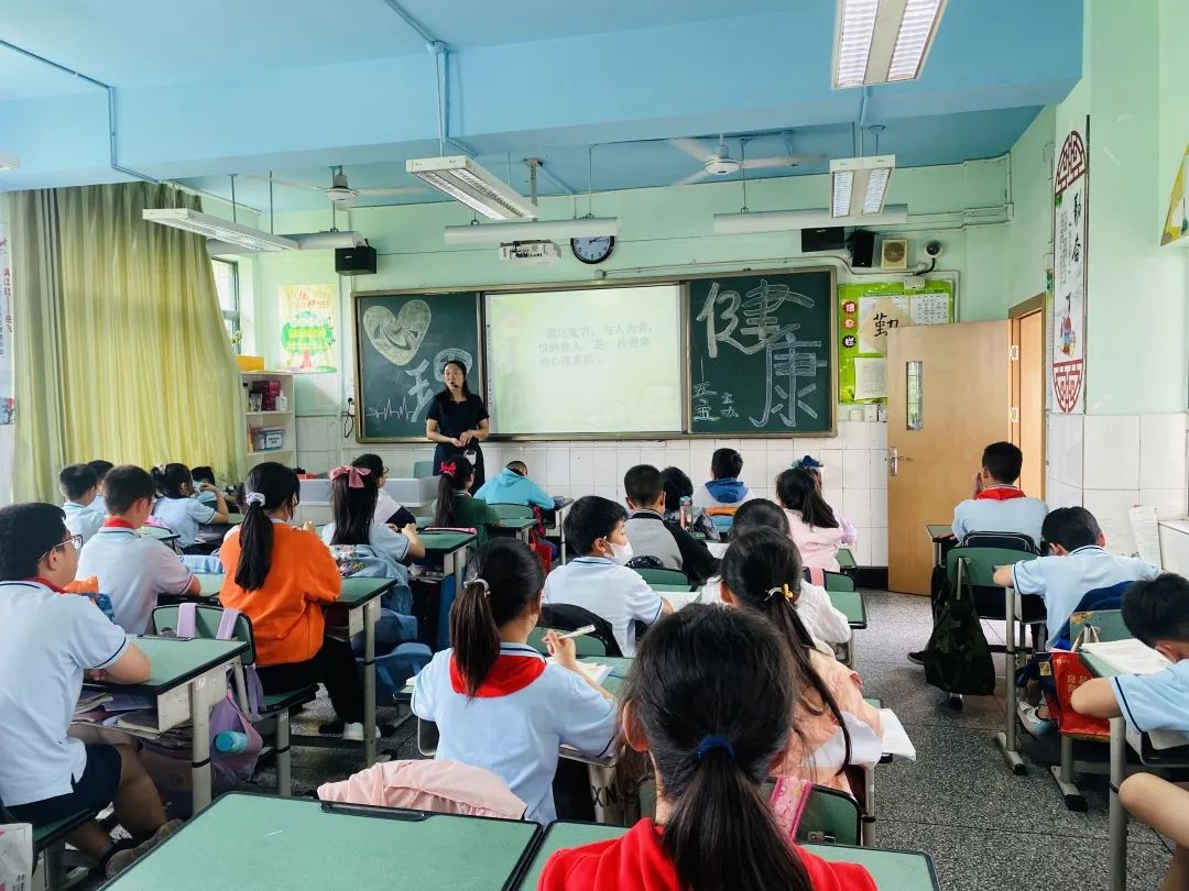 关爱自我·向阳启航——四川天府新区南湖小学心理健康月活动掠影