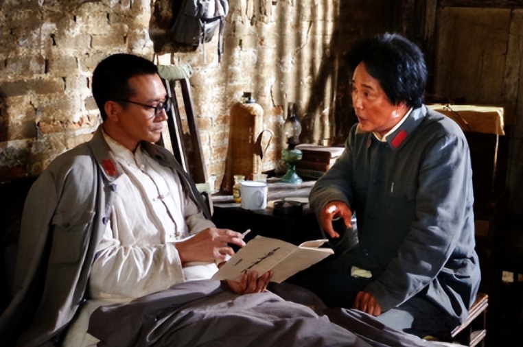 太像了，中国演毛泽东最牛的9个演员，唐国强仅排第2，张铁林倒数