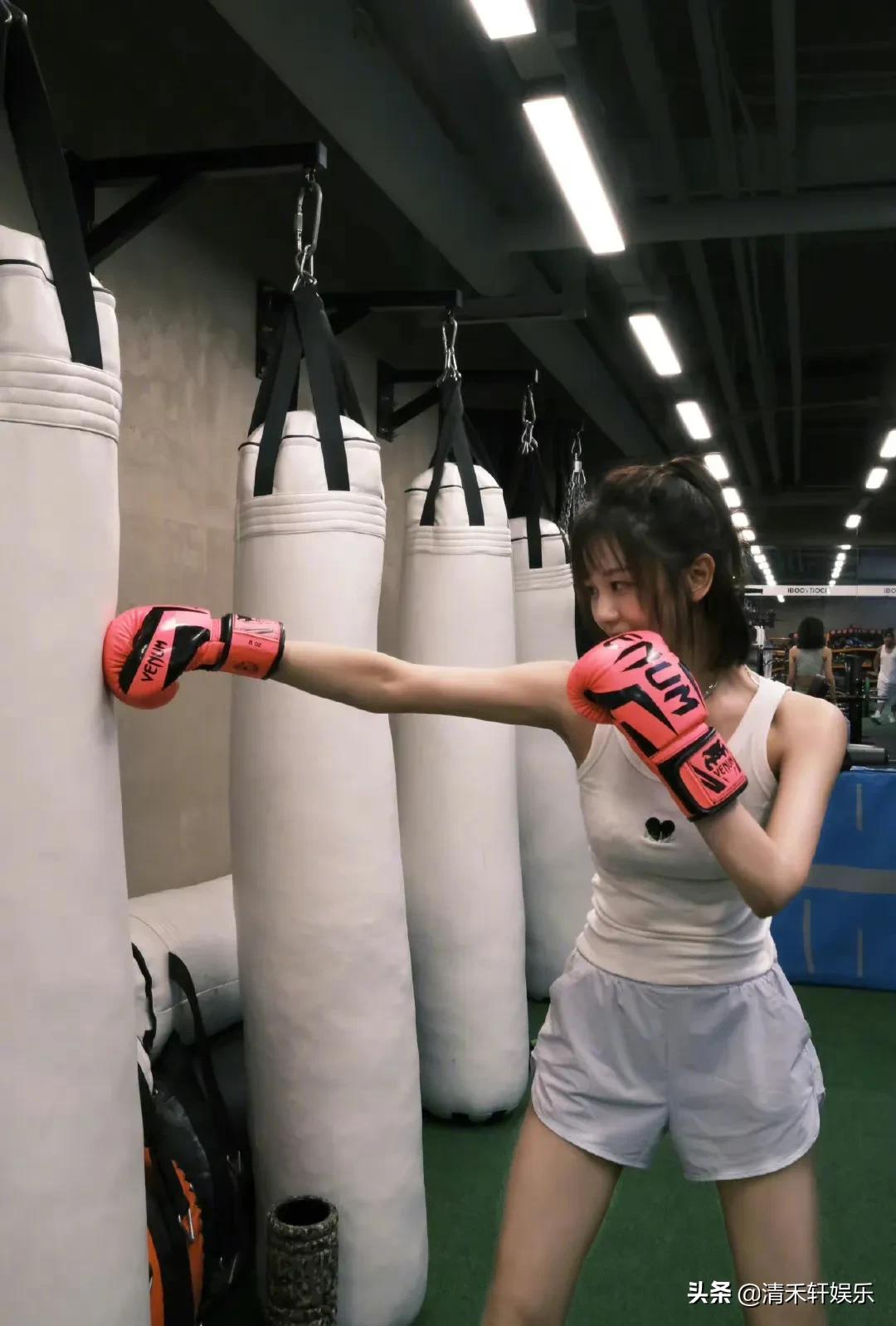 海陆，是一个活泼漂亮的小姐姐。爱外出旅游、也爱打拳，超酷