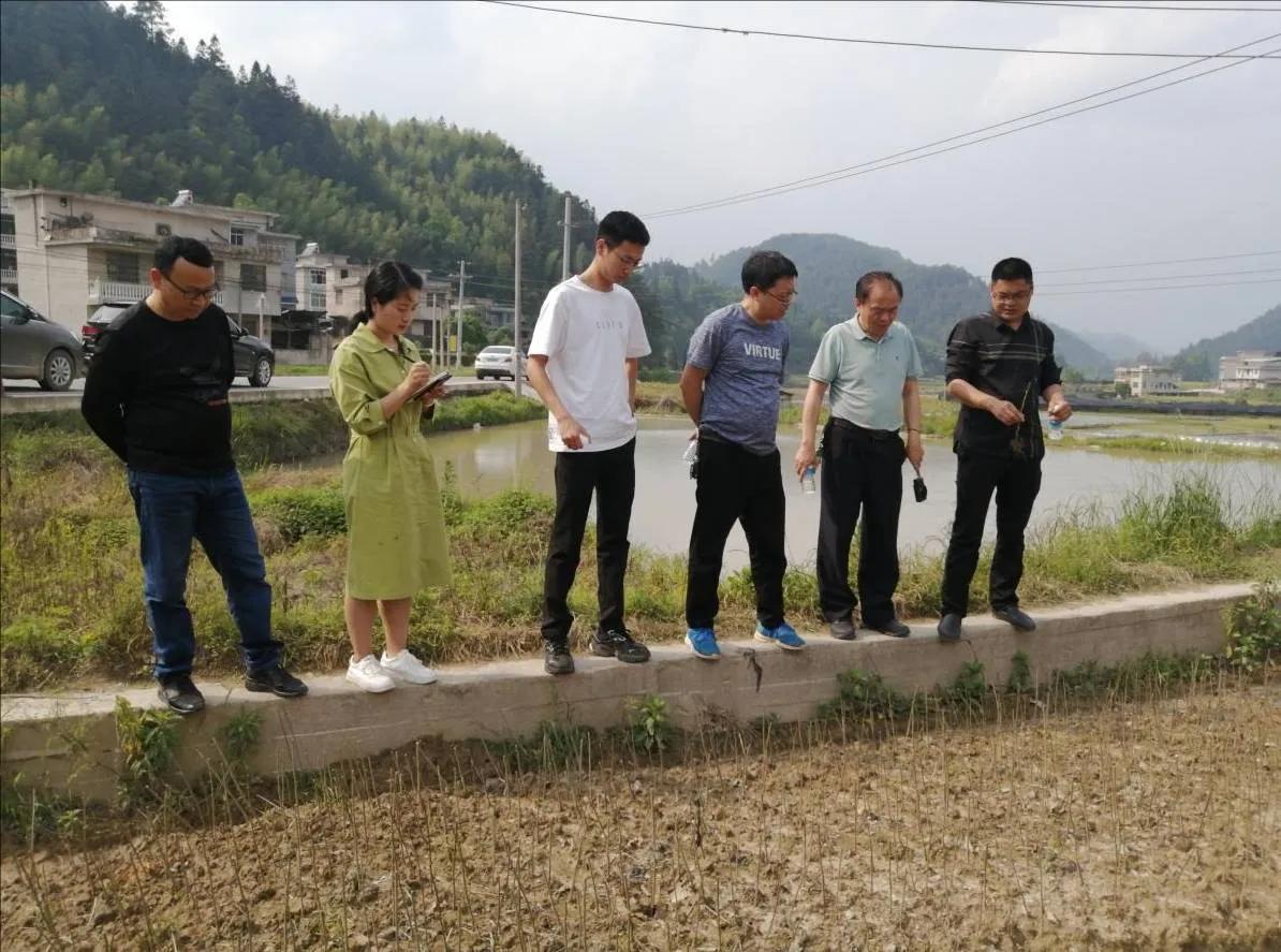 省林业局种苗站杨华斌一行赴黎平调研苗圃建设