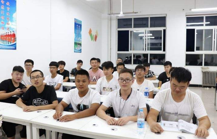 2022全国“大专”排行，深职一骑绝尘排第1，东三省高职并不出色