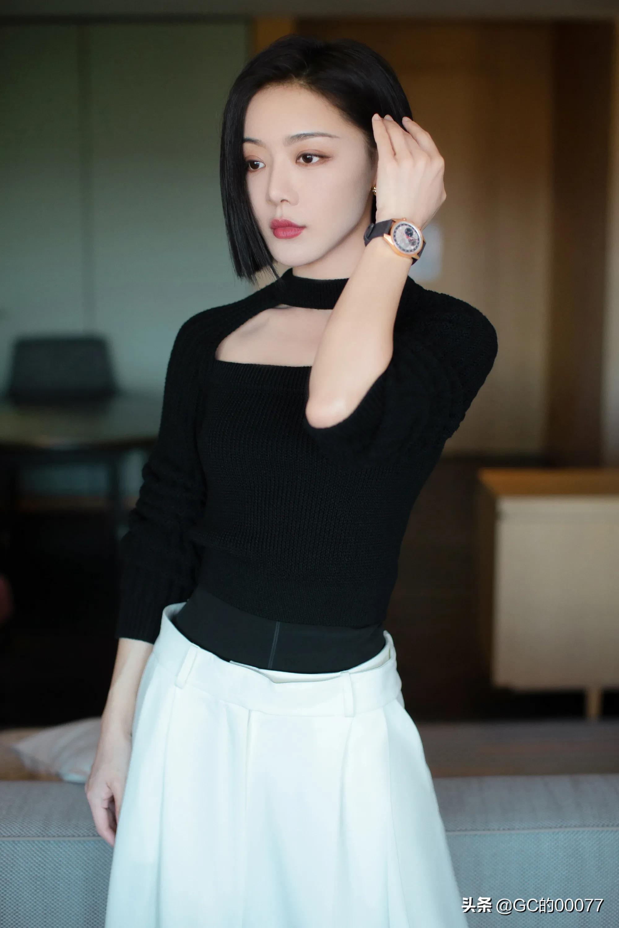 明星图片小姨妈邓家佳