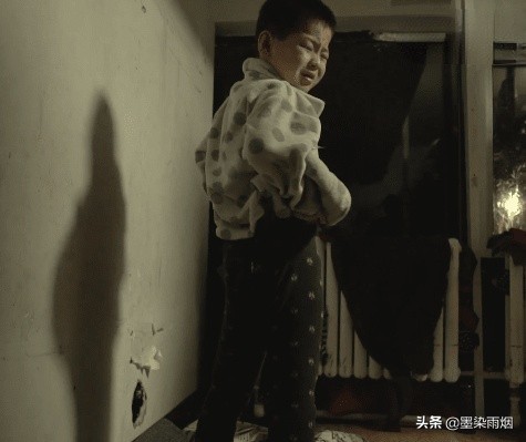 东北体育老师半生未婚，却被120个孩子叫爸爸，媒体跟踪报道12年