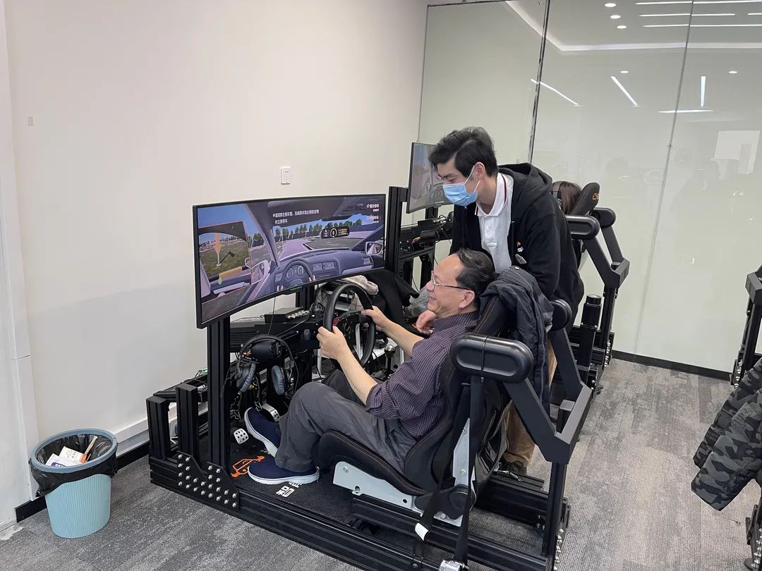 VR培训师专访丨十年驾龄“老司机”，成为一名VR培训师之后…