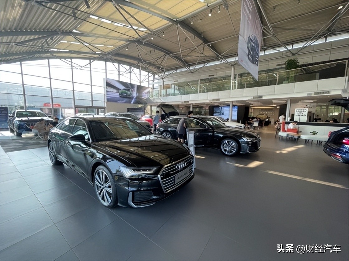 7月车市“淡季不淡”：折扣没了，交付延长，晚上9点还有人买车