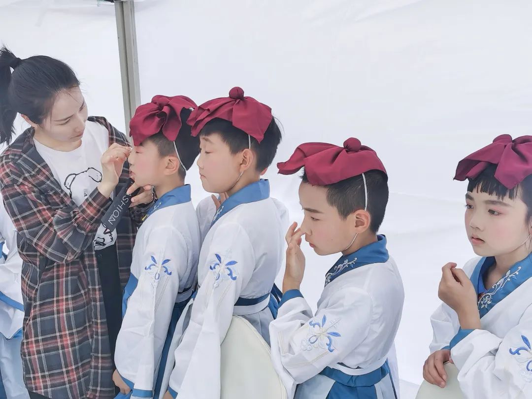 成都市双流区金桥小学师生代表参加槐轩故里文化苑揭牌仪式