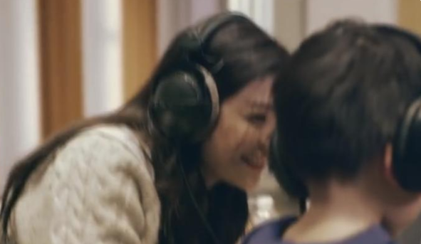 陈晓陈妍希儿子正脸照曝光，大眼睛像父亲，5岁还叼奶嘴惹争议
