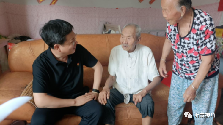 山东平邑：邱金山到温水镇开展“七一”走访慰问活动