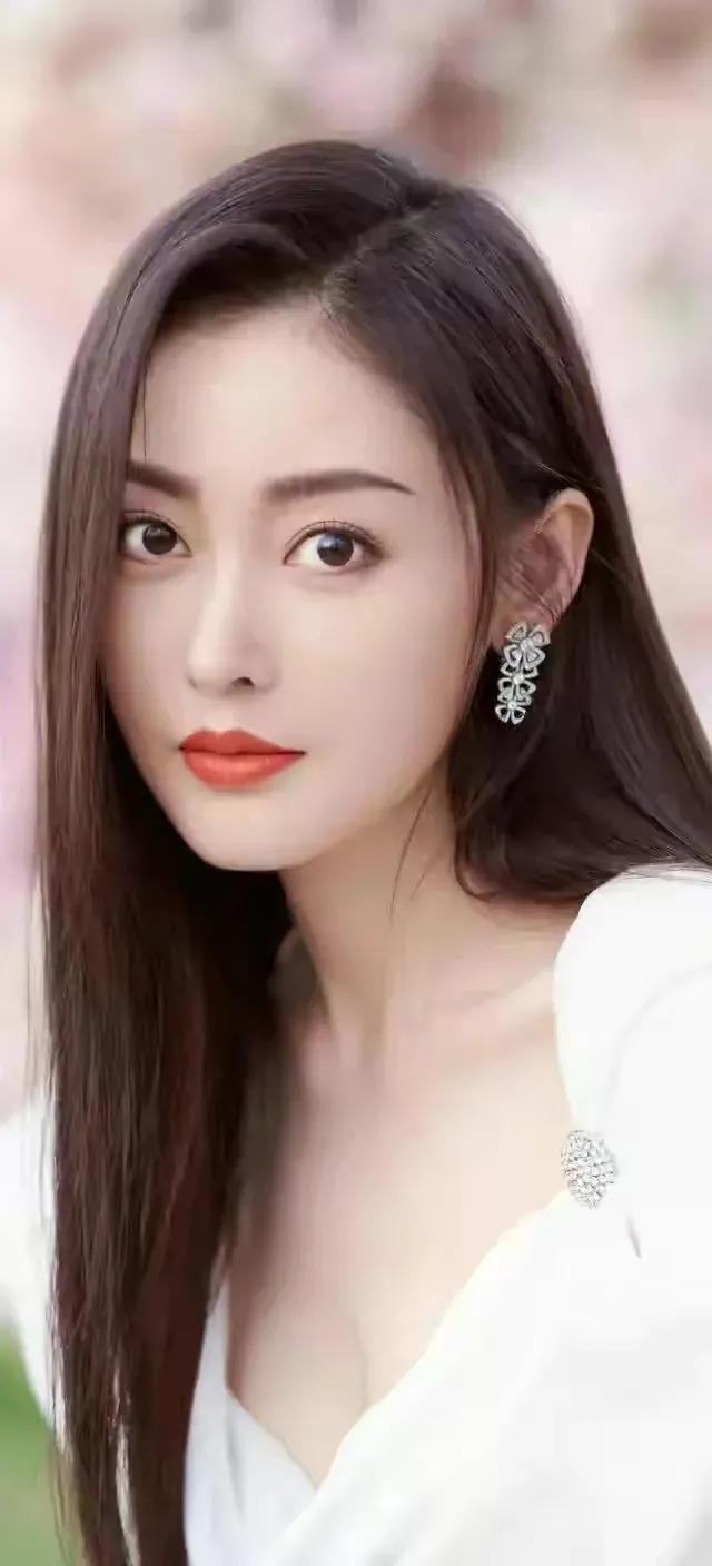 张天爱：清纯甜美，明艳动人，魅力十足