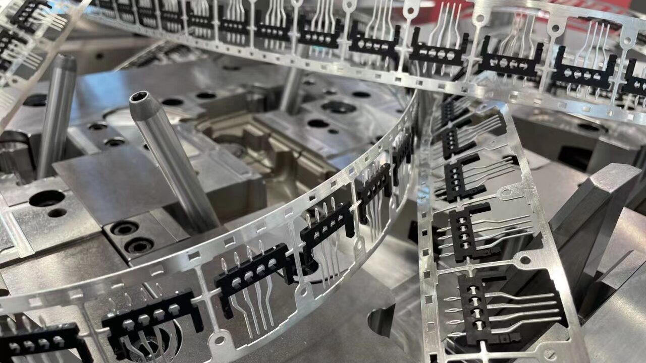 如何在五金冲压与 CNC 加工之间做出正确选择