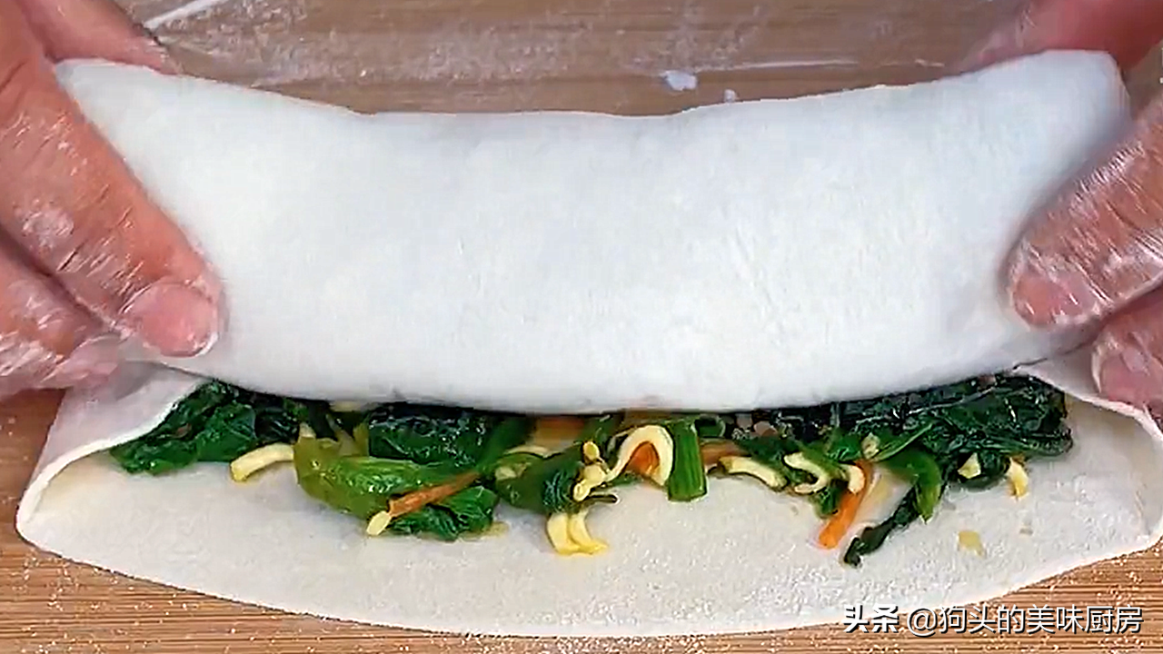 原来蔬菜加面粉这么香？卷一卷上锅一蒸，营养丰富味道鲜美，真香