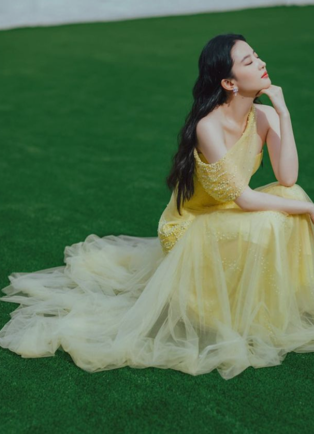 刘亦菲 公主裙的小姐姐，真的很美